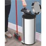 LixeiracomPedalTramontinaBrasil30LitroscomBaldeInternoRemoviveleAcabamentoInoxPolido