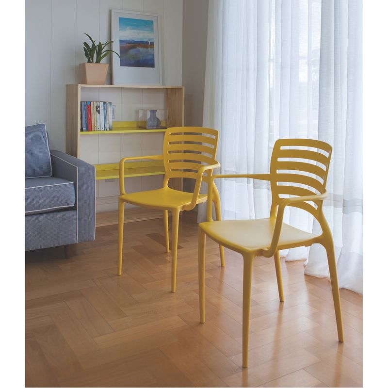 Conjuntode4CadeirasPlasticasTramontinaSofiacomEncostoHorizontaleBracosemPolipropilenoeFibradeVidroAmarelo
