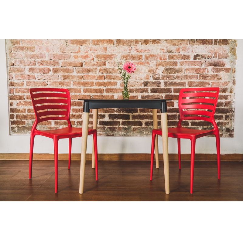 Conjuntode4CadeirasPlasticasTramontinaSofiacomEncostoHorizontalemPolipropilenoeFibradeVidroVermelho